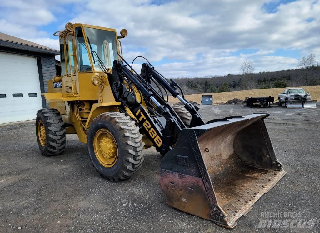 CAT IT 28 B Radlader
