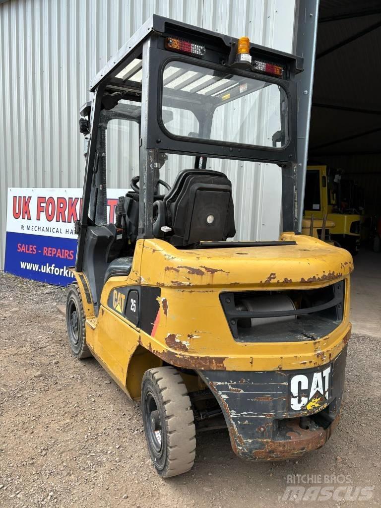 CAT DP 25 NT Dieselstapler