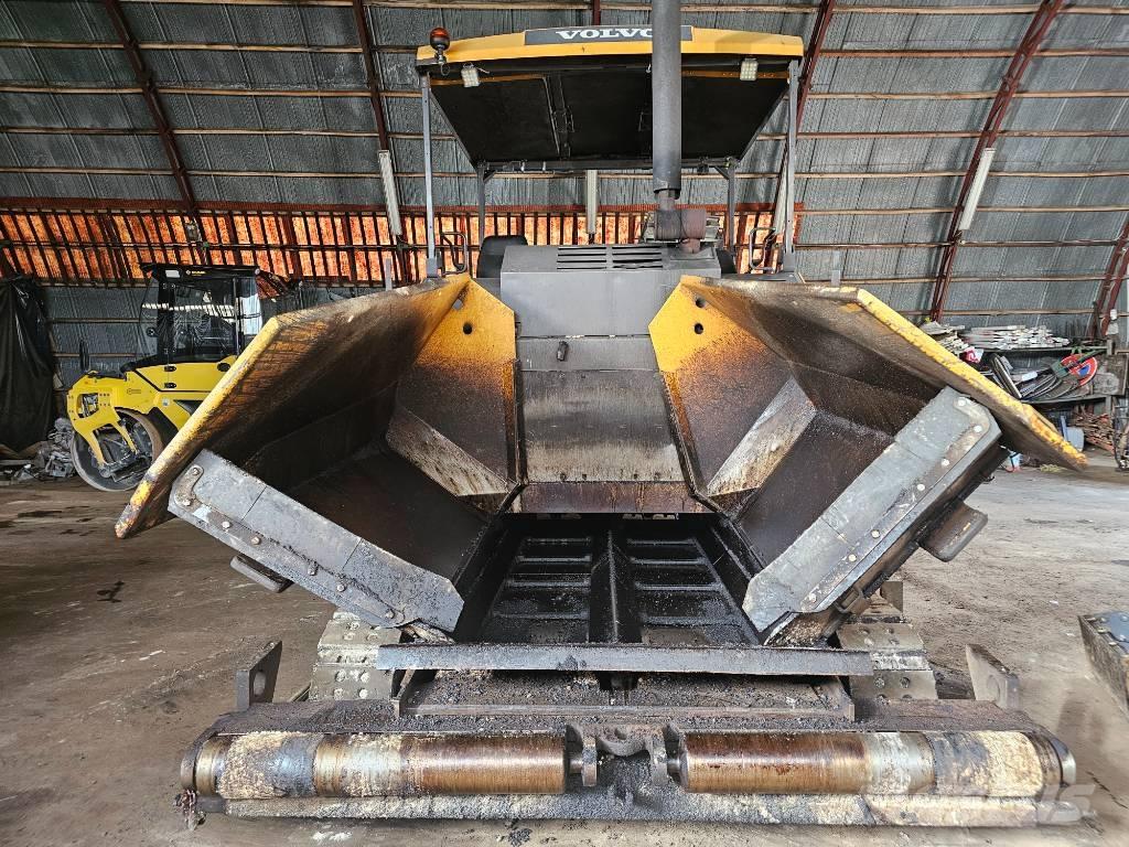 Volvo P6820C Strassenfertiger