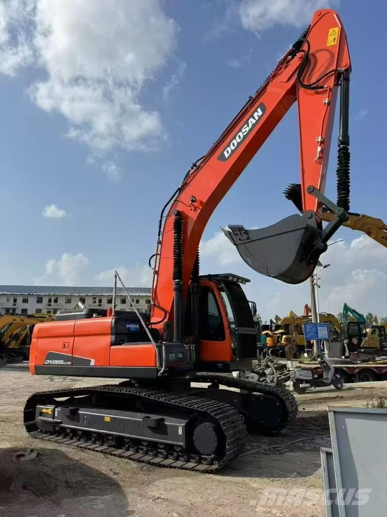 Doosan 225 LCA Raupenbagger