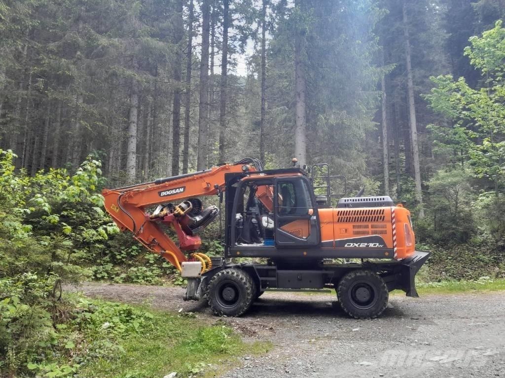 Doosan DX 210 W Forstbagger