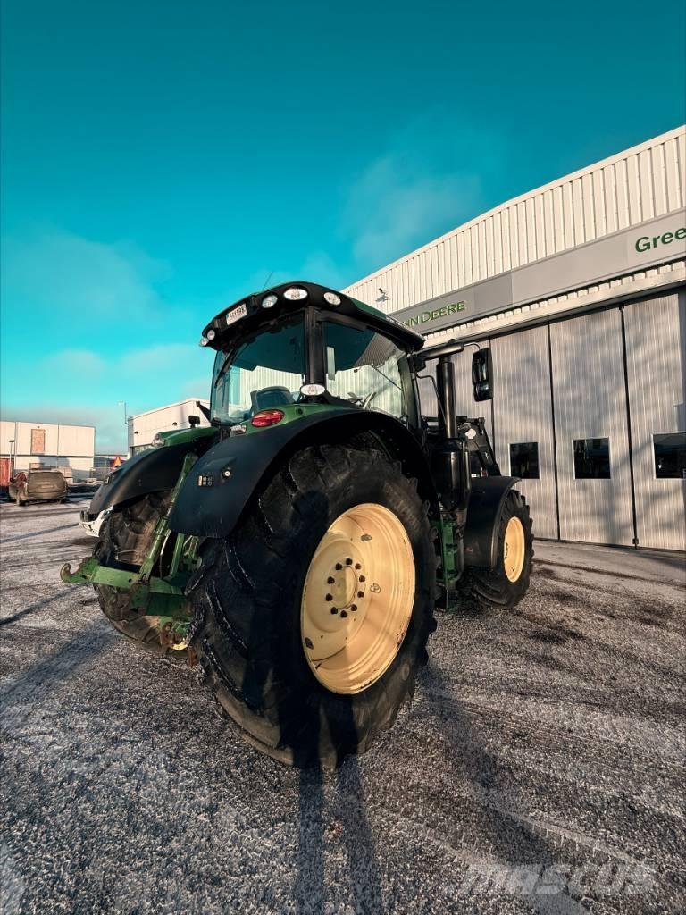 John Deere 6215R AP Traktoren