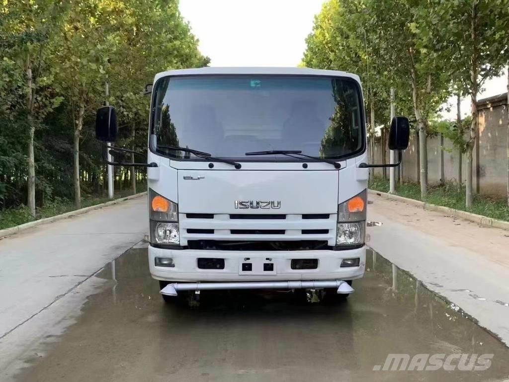 Isuzu ELF 4x2 Wassertanker