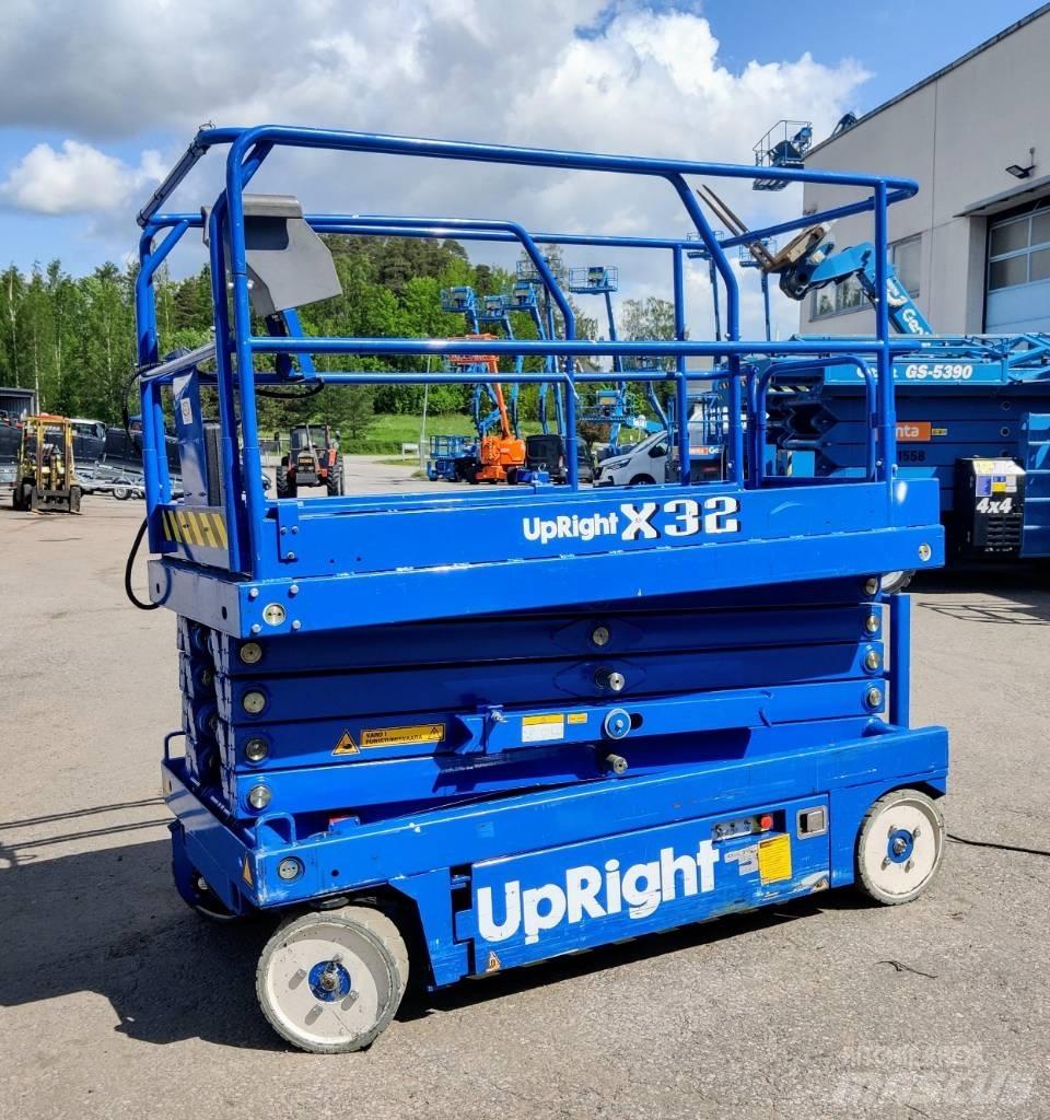 UpRight X32N Scheren-Arbeitsbühnen
