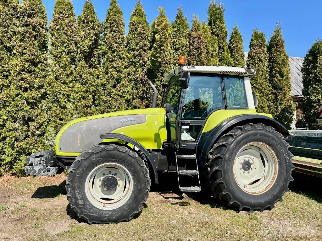 Valtra T 160 Traktoren