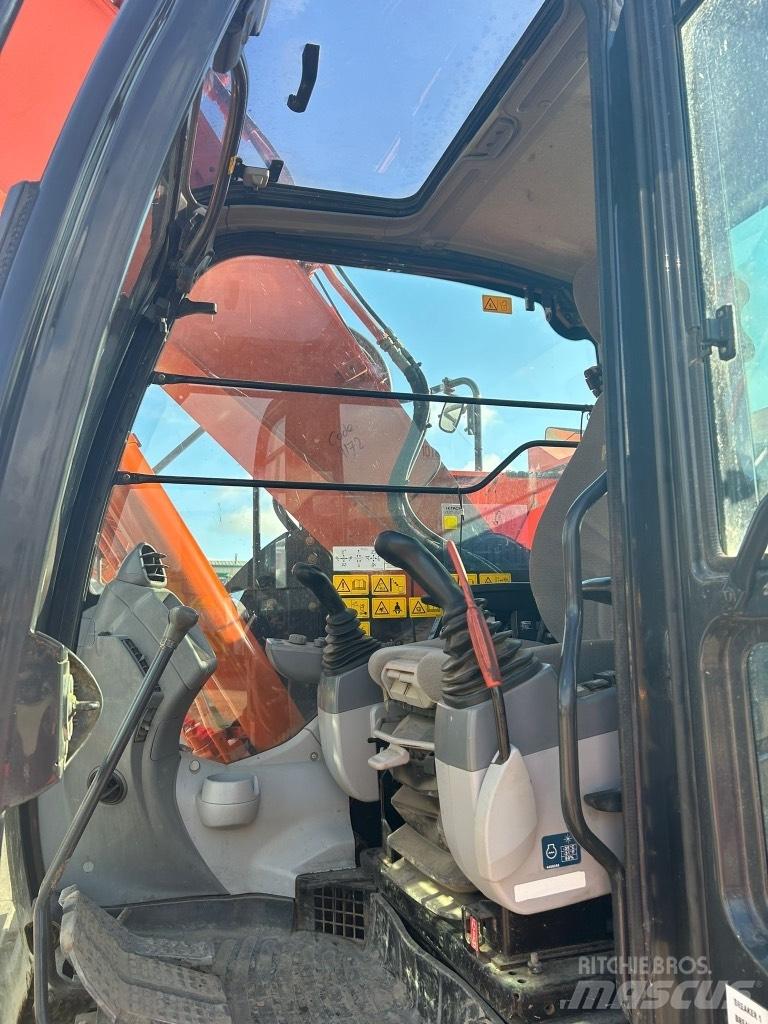 Hitachi ZX225 USLC-6 Raupenbagger