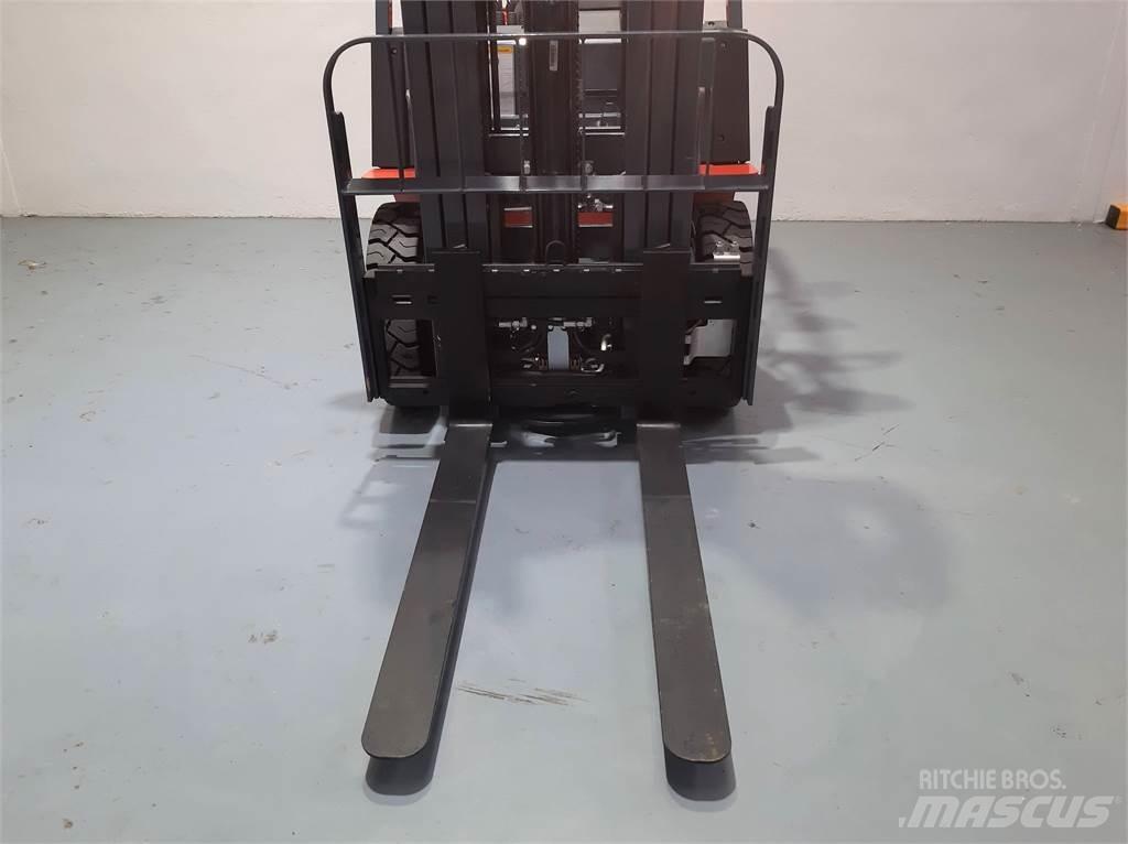 Heli CPCD25 XC26H Dieselstapler