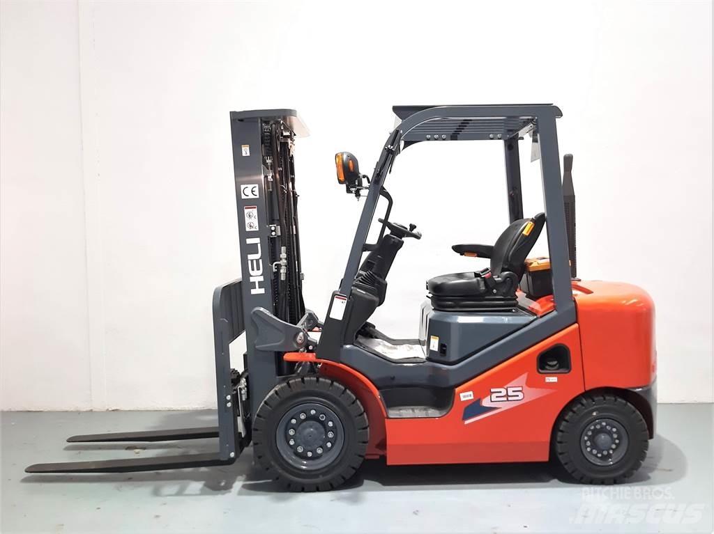 Heli CPCD25 XC26H Dieselstapler