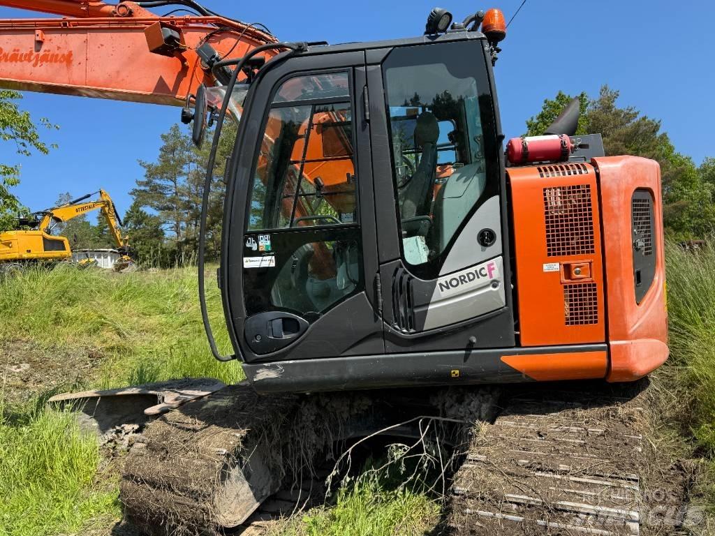 Hitachi ZX135USBL-6 Raupenbagger