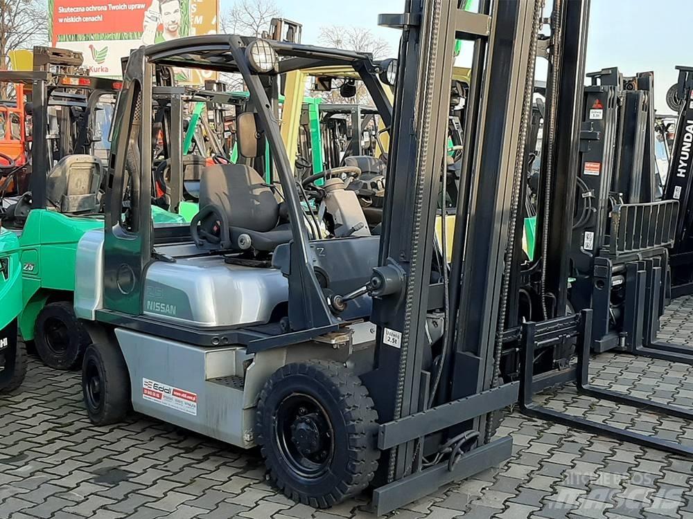 Nissan Y1D2A25Q Dieselstapler