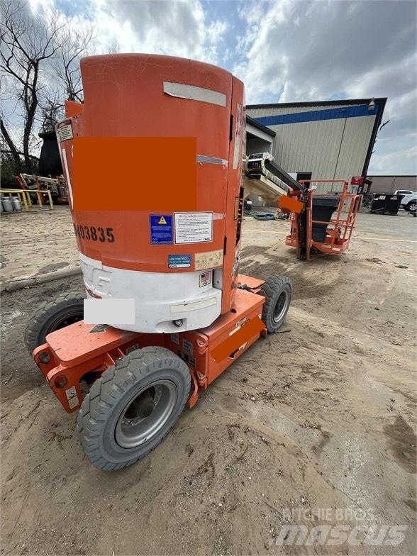 JLG E 300 AJP Scheren-Arbeitsbühnen
