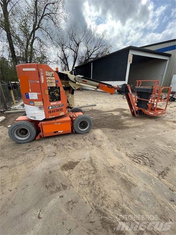 JLG E 300 AJP Scheren-Arbeitsbühnen