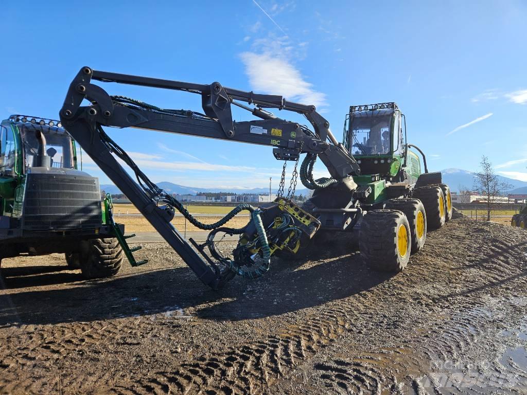 John Deere 1170 G Harvester