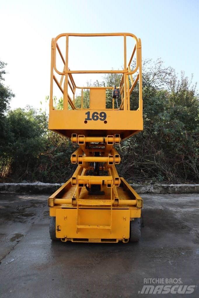 Haulotte Compact 10 Scheren-Arbeitsbühnen