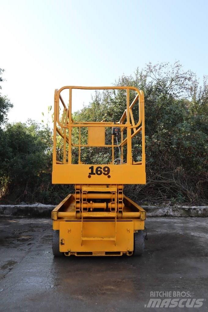 Haulotte Compact 10 Scheren-Arbeitsbühnen