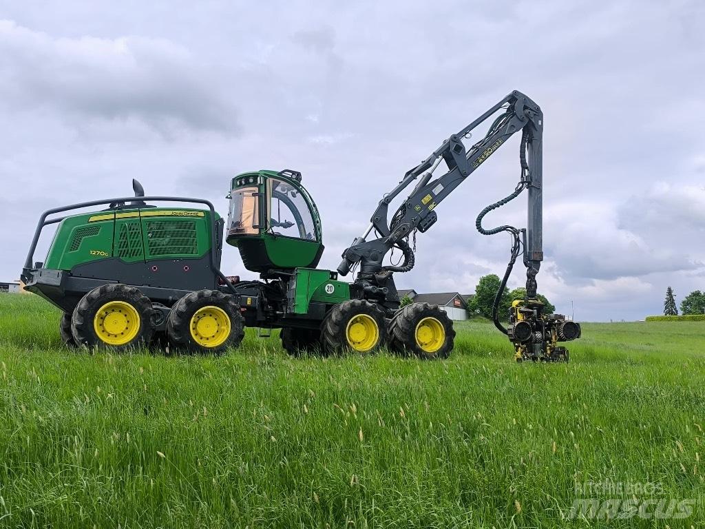 John Deere 1270G 8WD Harvester