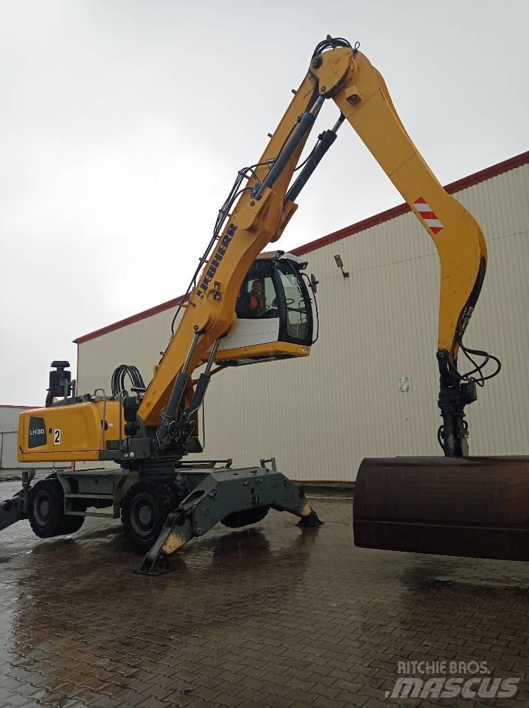 Liebherr LH 30 M Materialumschlag