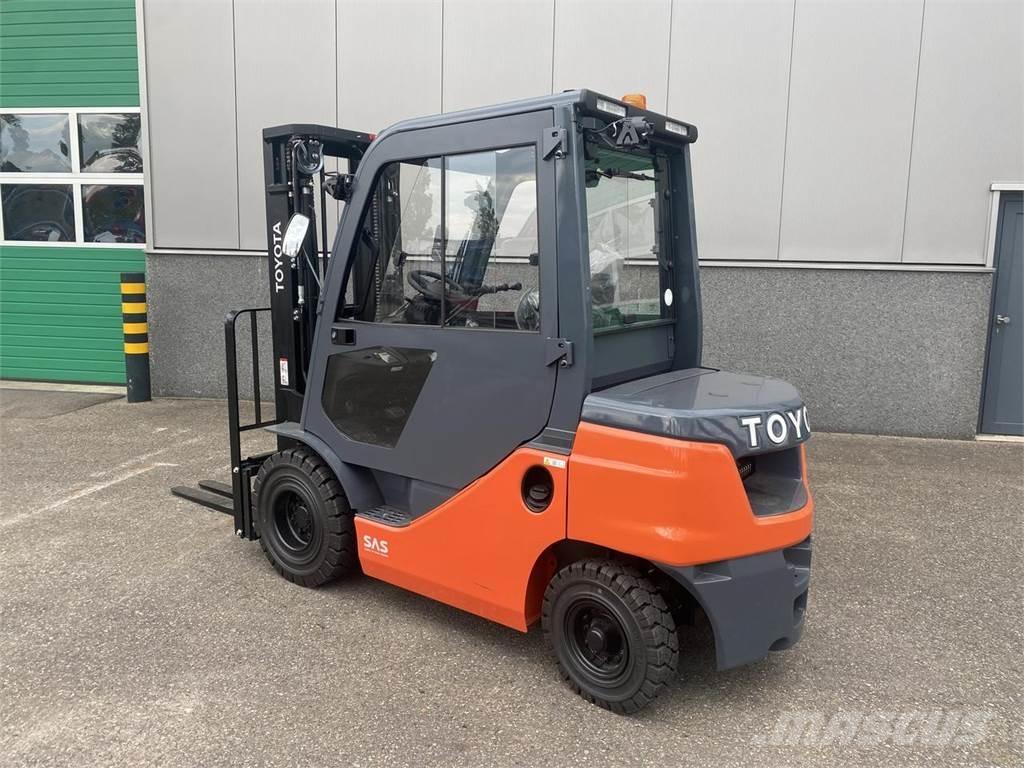 Toyota 52-8FDF25 Dieselstapler