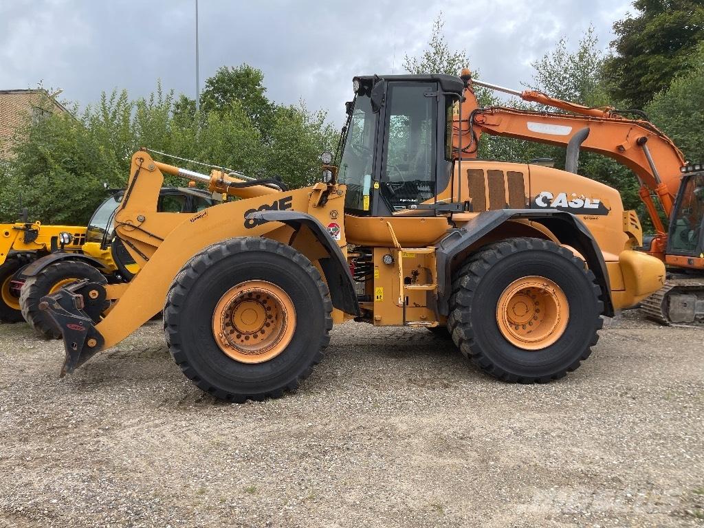 CASE 821 E Radlader