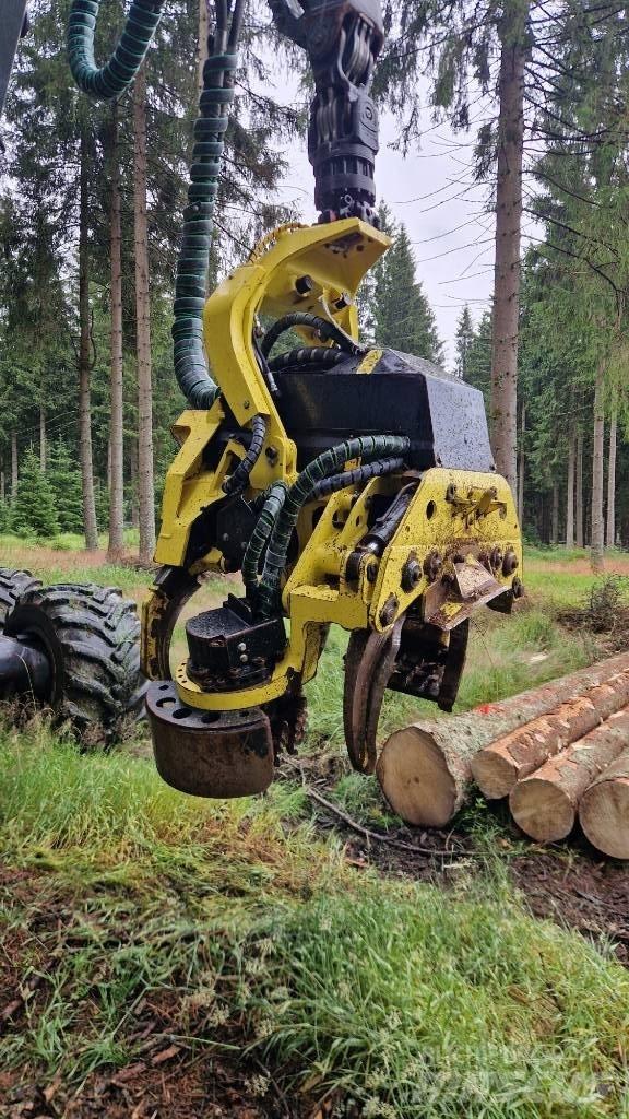 John Deere 1270 G Harvester