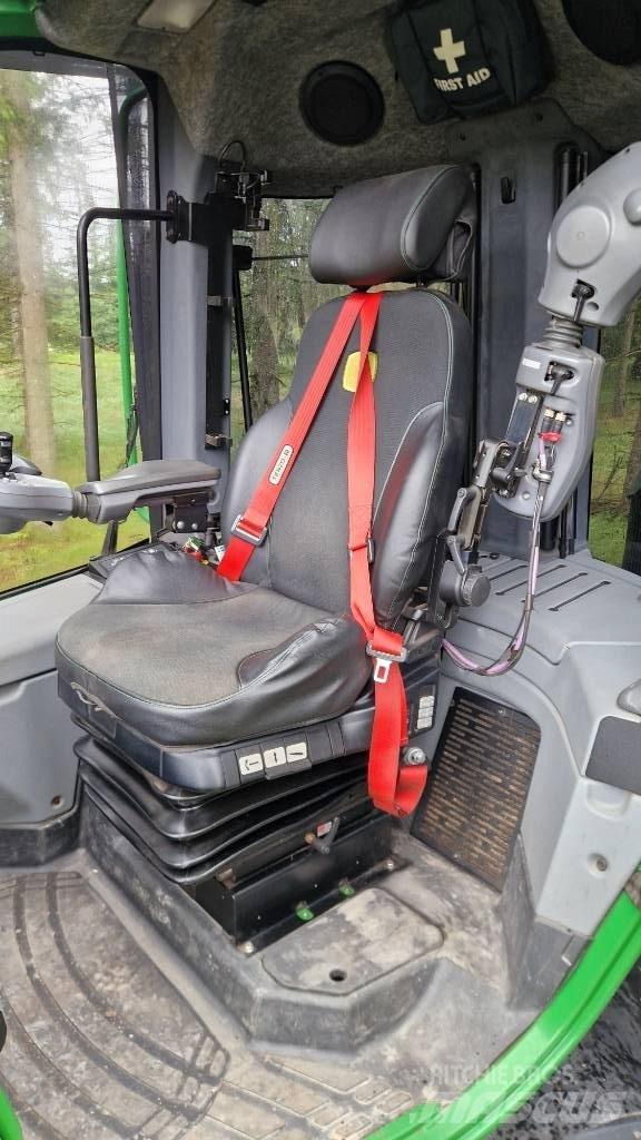 John Deere 1270 G Harvester