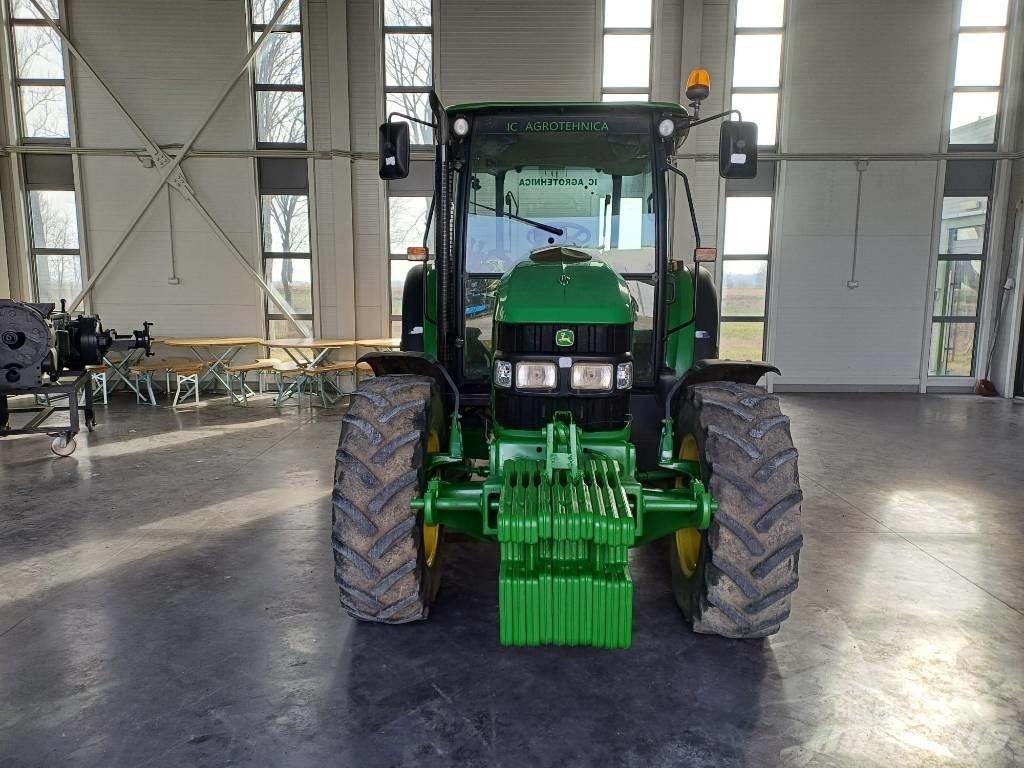 John Deere 5100 R Traktoren