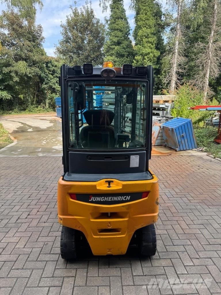 Jungheinrich EFG320 Elektrostapler