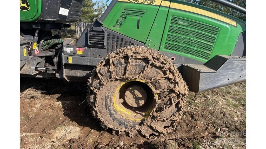 John Deere 1070 G Harvester