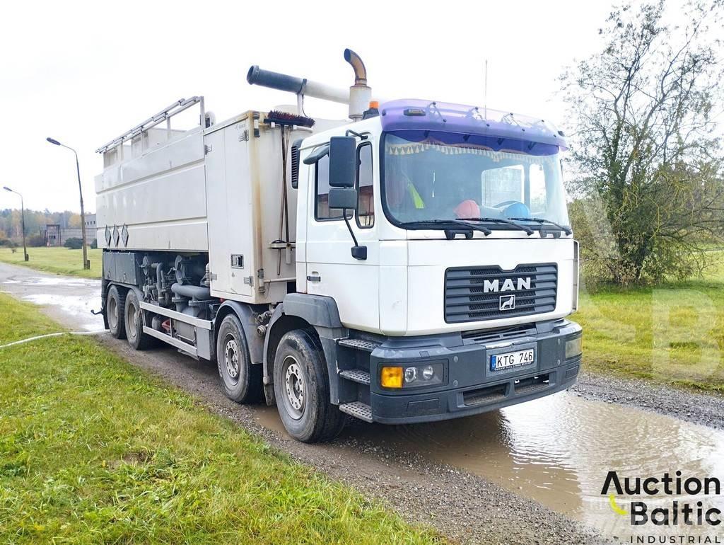 MAN T 46 Saug- und Druckwagen