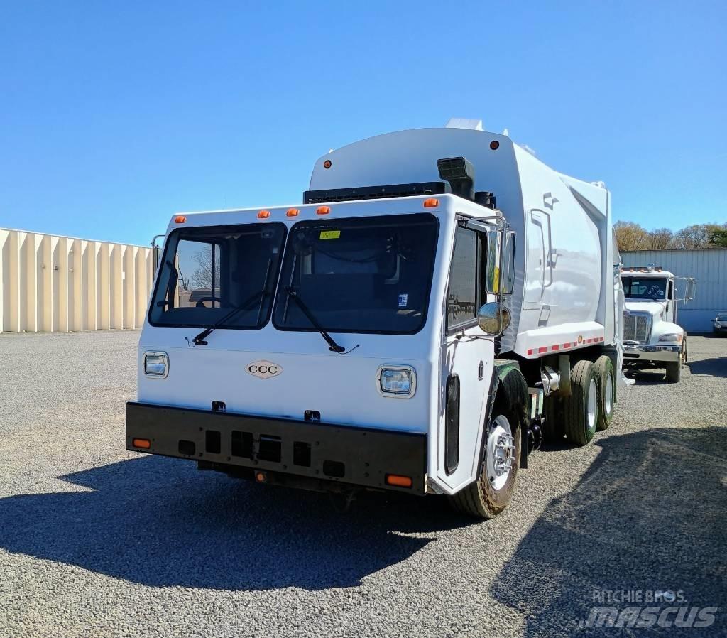  2011 Crane Carrier Müllwagen