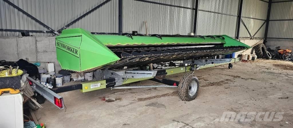 CLAAS Tucano 440 Mähdrescher