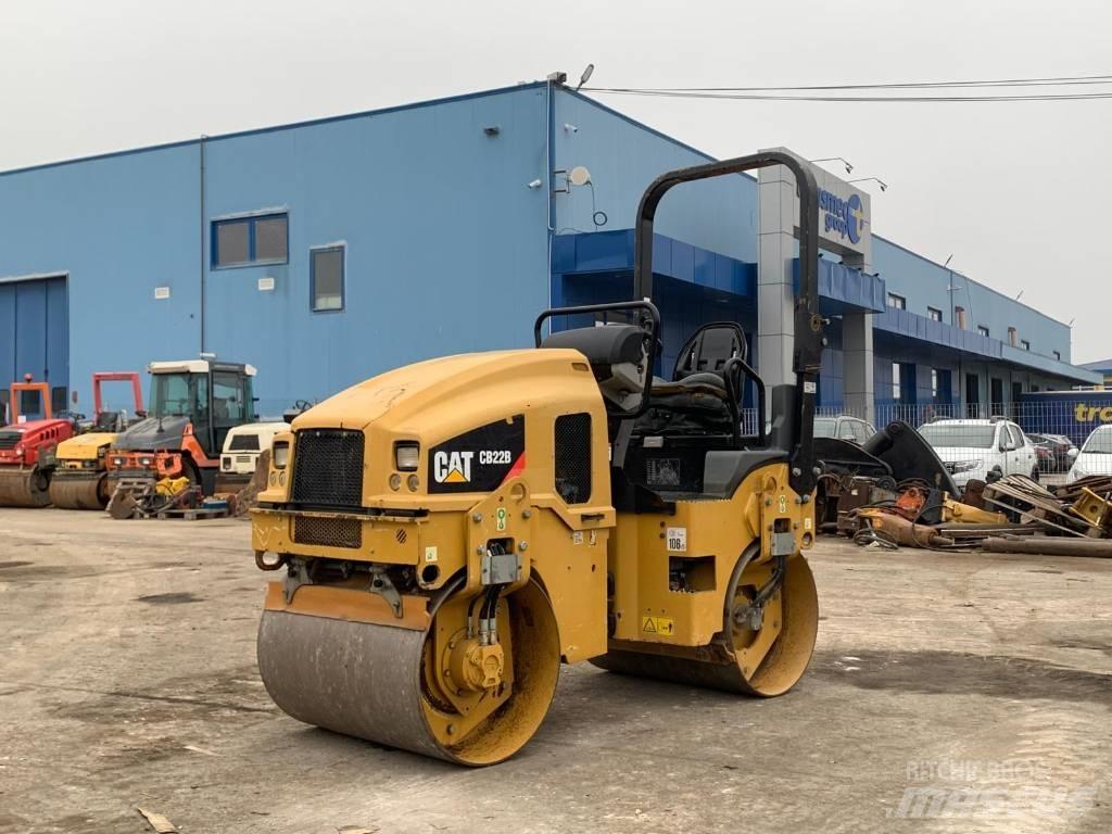 CAT CB 22B Tandemwalzen