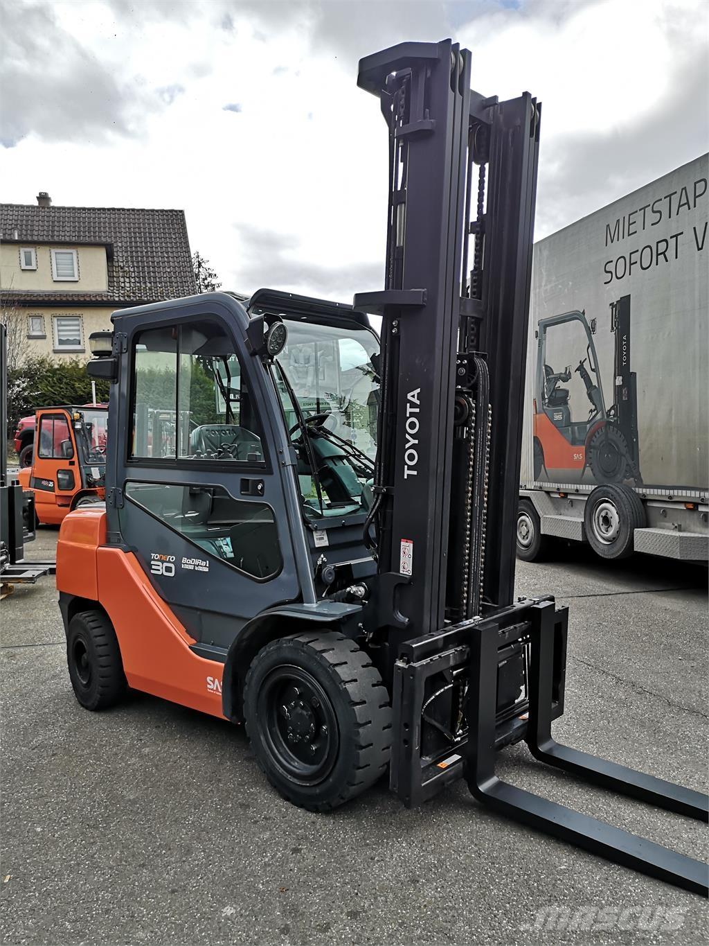 Toyota 02-8FDF30 Dieselstapler