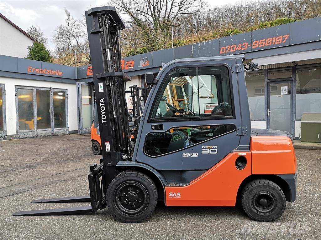 Toyota 02-8FDF30 Dieselstapler