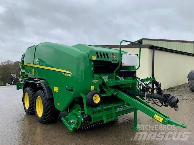 John Deere C441 R Rundballenpressen