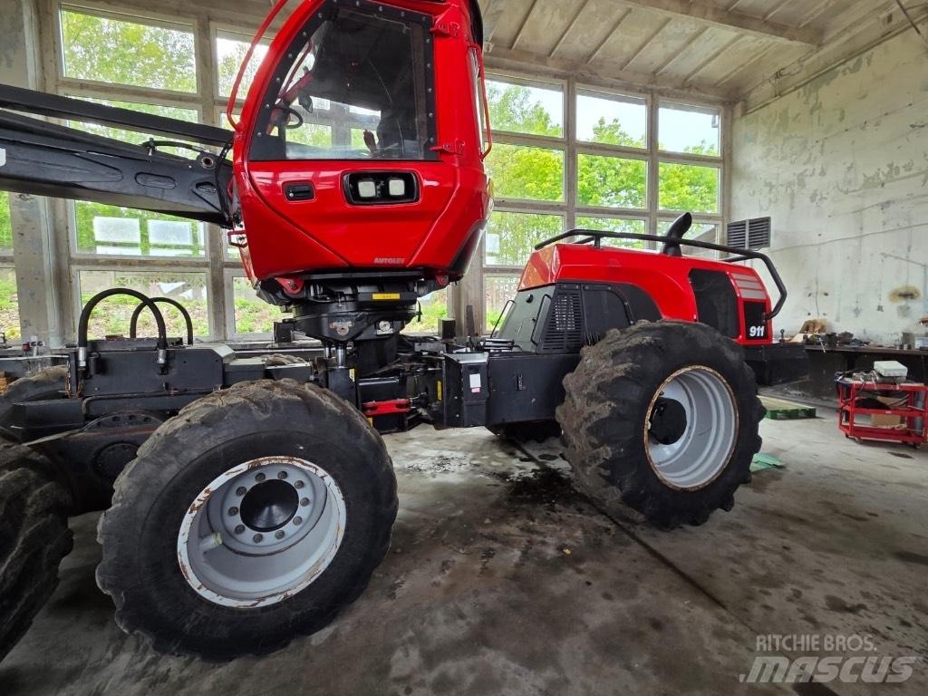 Komatsu 911 Harvester