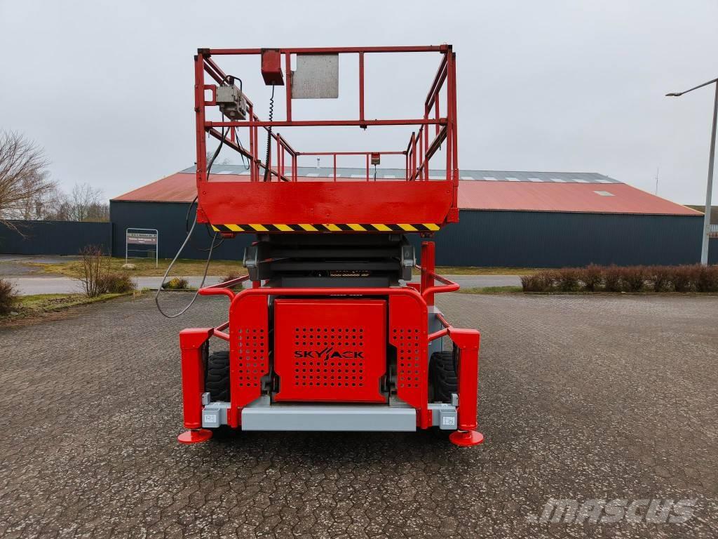 SkyJack SJ 9250 RT Scheren-Arbeitsbühnen