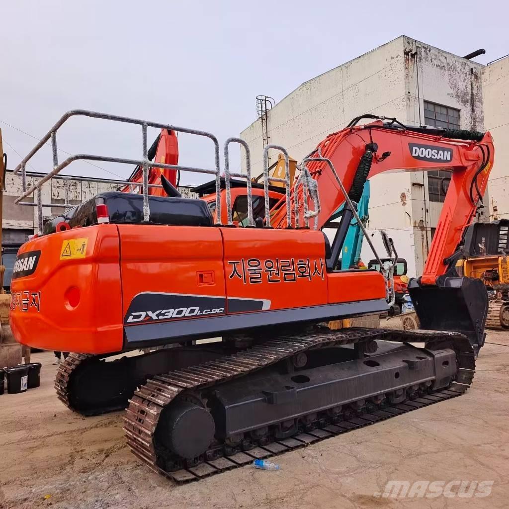 Doosan DX 300 Raupenbagger