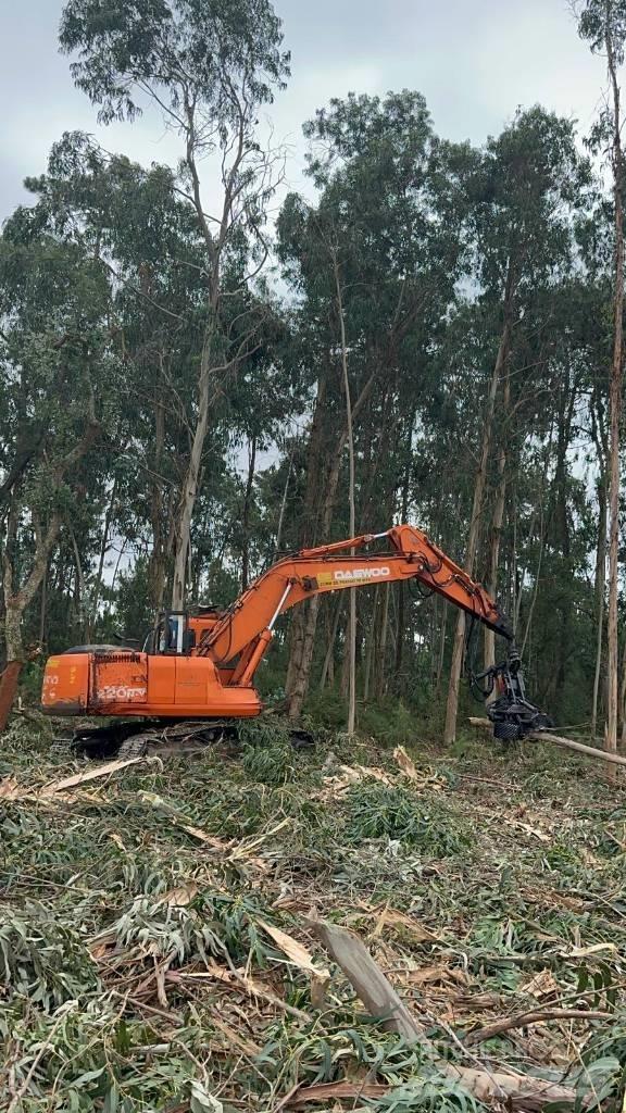 Daewoo 220 Forstbagger
