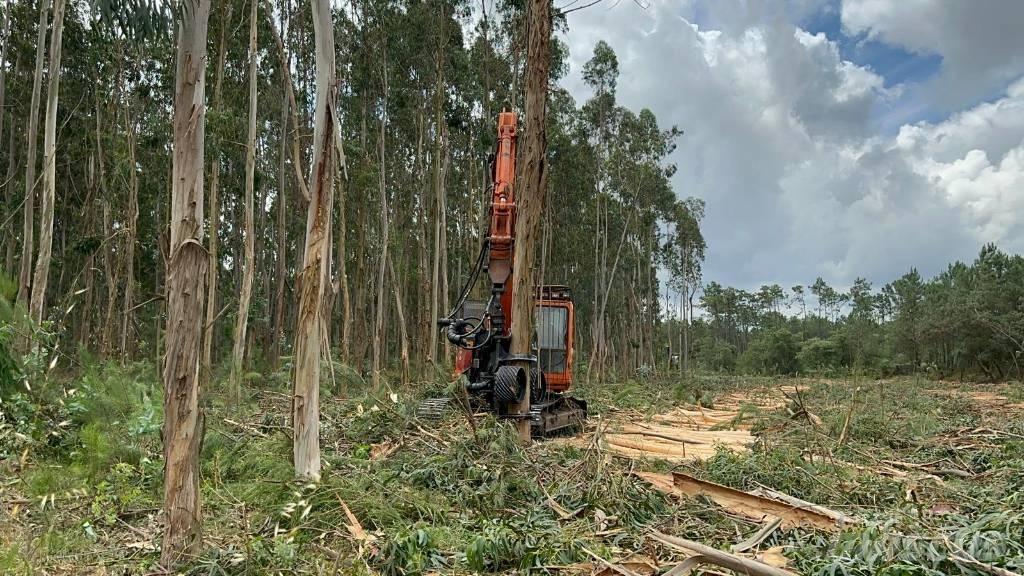 Daewoo 220 Forstbagger
