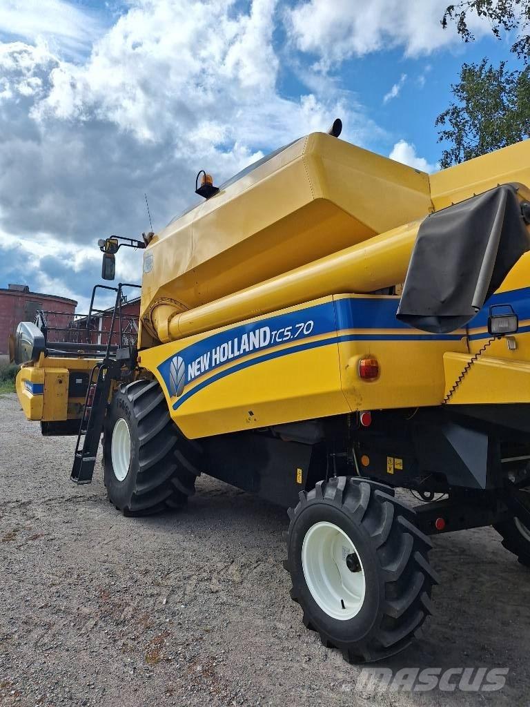 New Holland TC 5.70 Mähdrescher