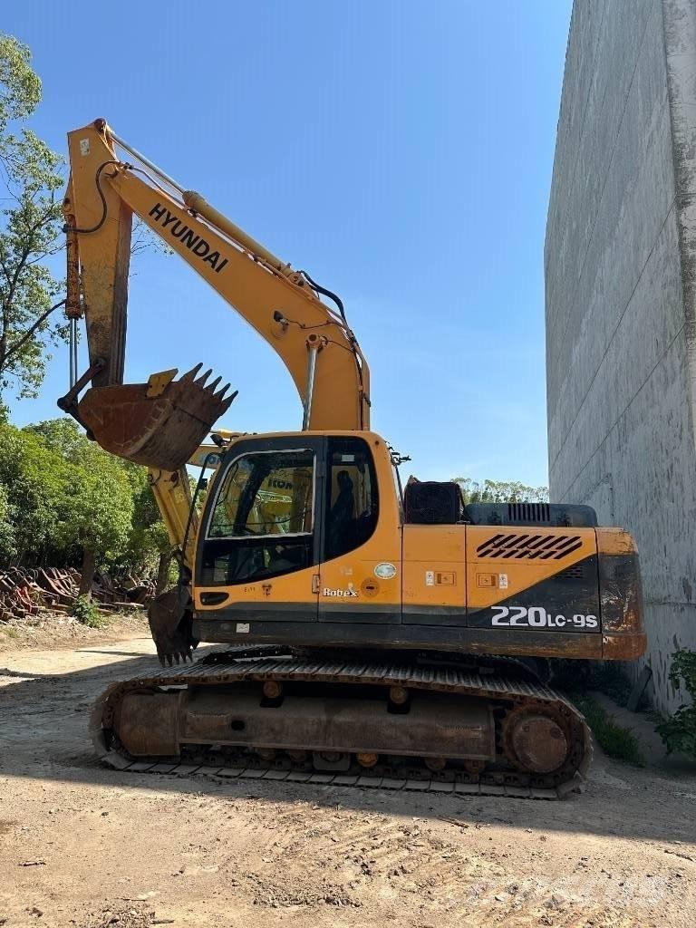 Hyundai 220LC-9S Raupenbagger