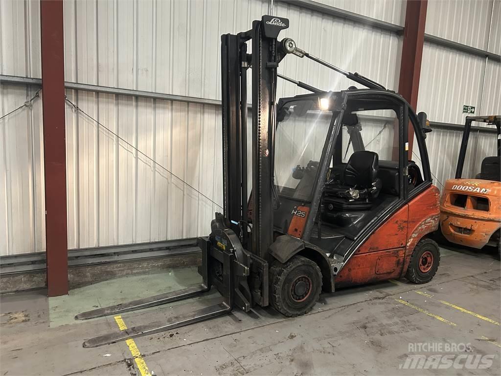 Linde H25T Gasstapler