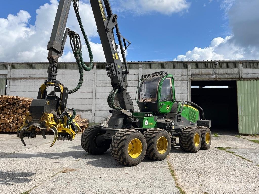 John Deere 1170G Harvester