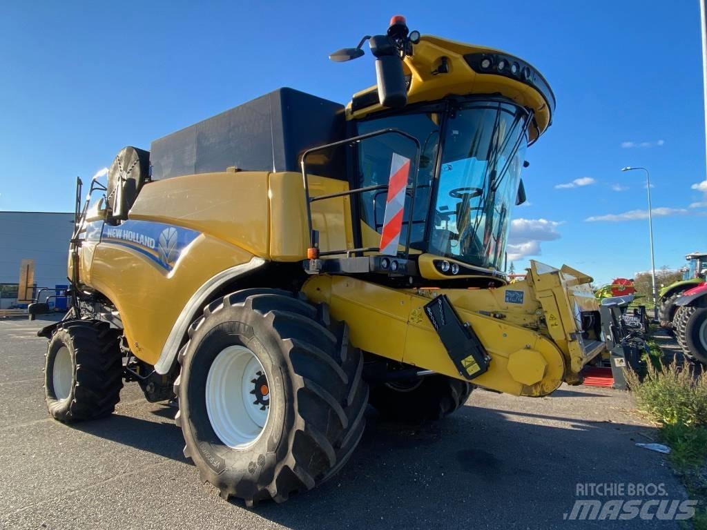 New Holland CX 8.90 Mähdrescher