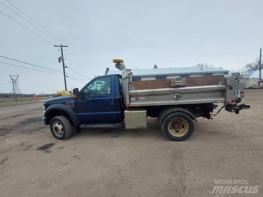 Ford F 550 XLT Schneeschilde und -pflüge