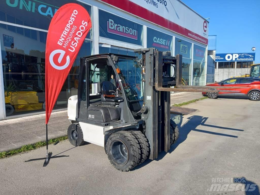 UniCarriers D32 Dieselstapler