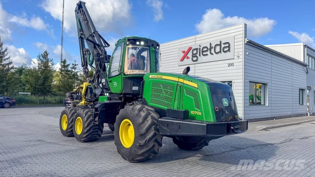 John Deere 1070 E Harvester