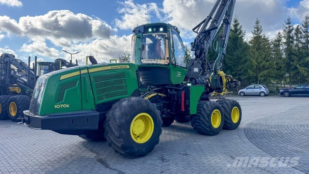 John Deere 1070 E Harvester