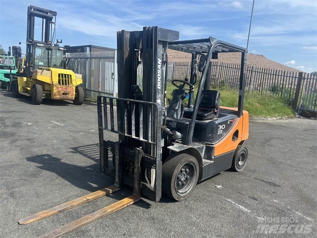 Doosan D30S-5 Dieselstapler